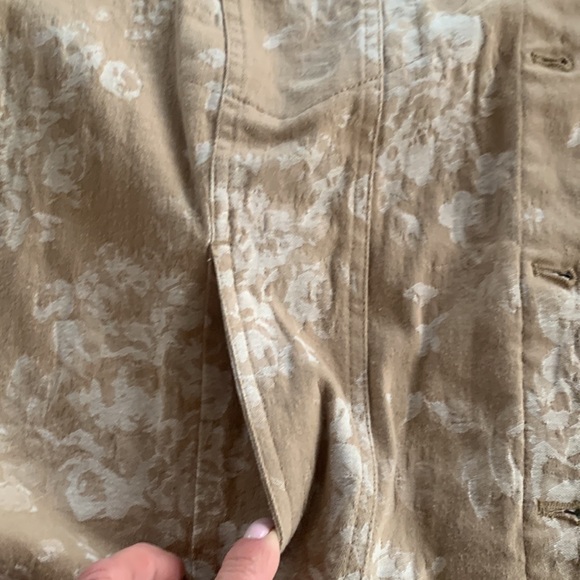 Isaac Mizrahi Live! Tan White Floral Cotton Blend Jacket Womens size 26 - Picture 7 of 10